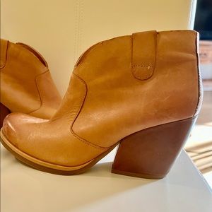 Kork Ease Michele Leather Wedge Bootie with Side Zipper. Women’s 7.5